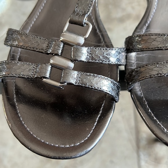ENZO ANGIOLINI Women’s Metallic gray Snakeskin Sandals size 5.5 - Picture 6 of 17